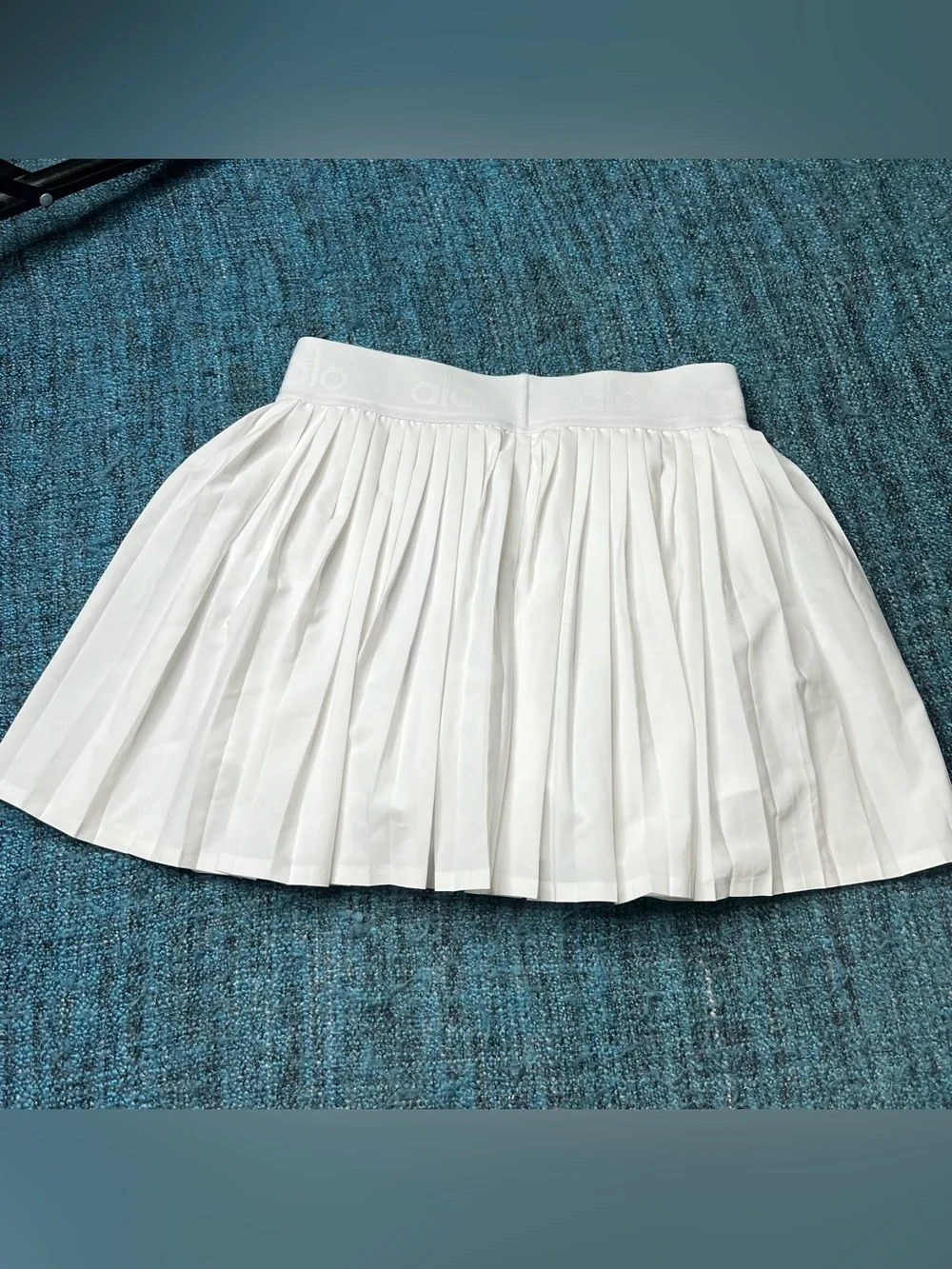 Alo Yoga Aces Tennis Skirt in White Women's XS/Small Pickleball Pleated Skort